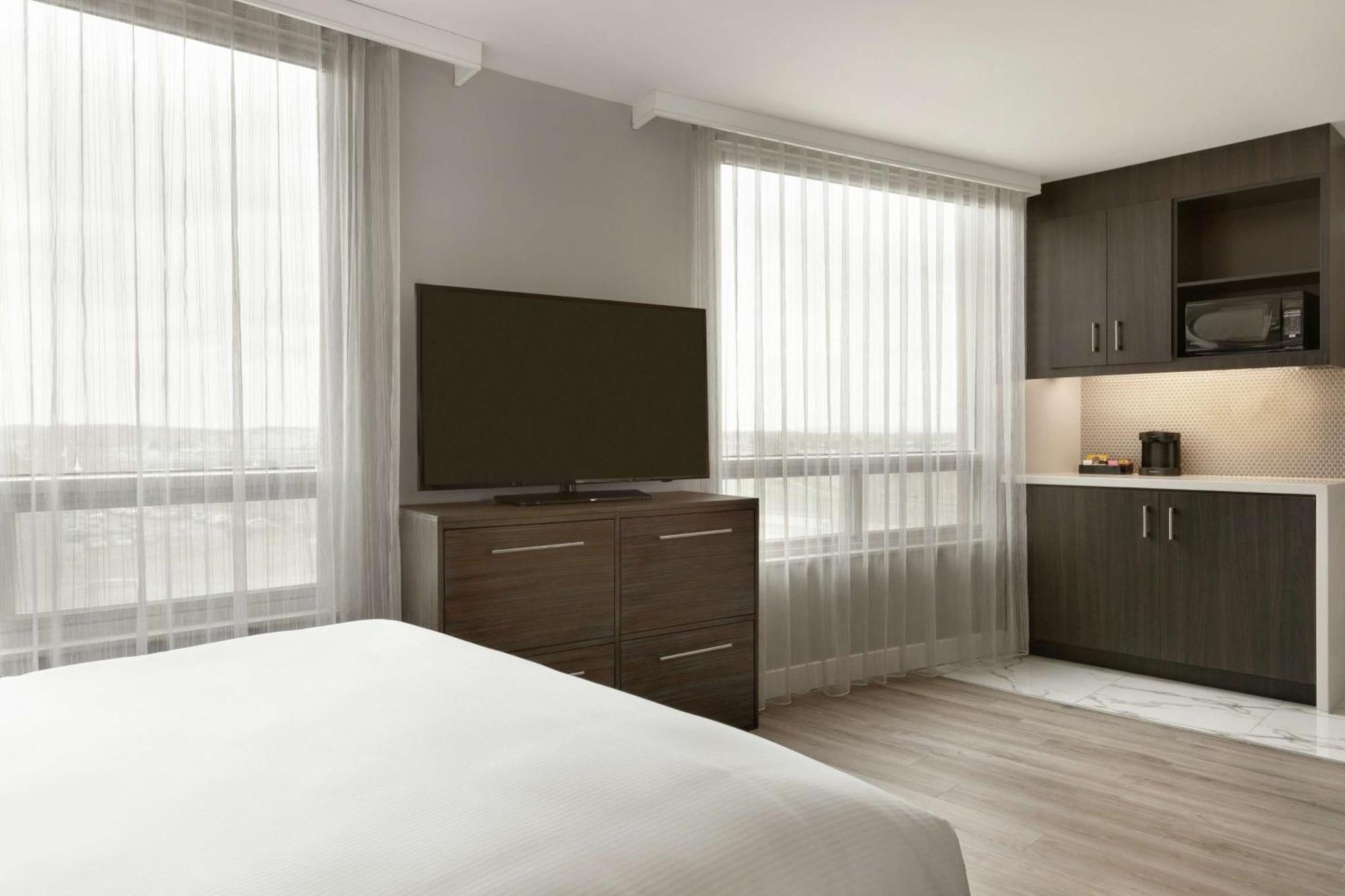 Embassy Suites By Hilton Montreal Airport Pointe-Claire Luaran gambar