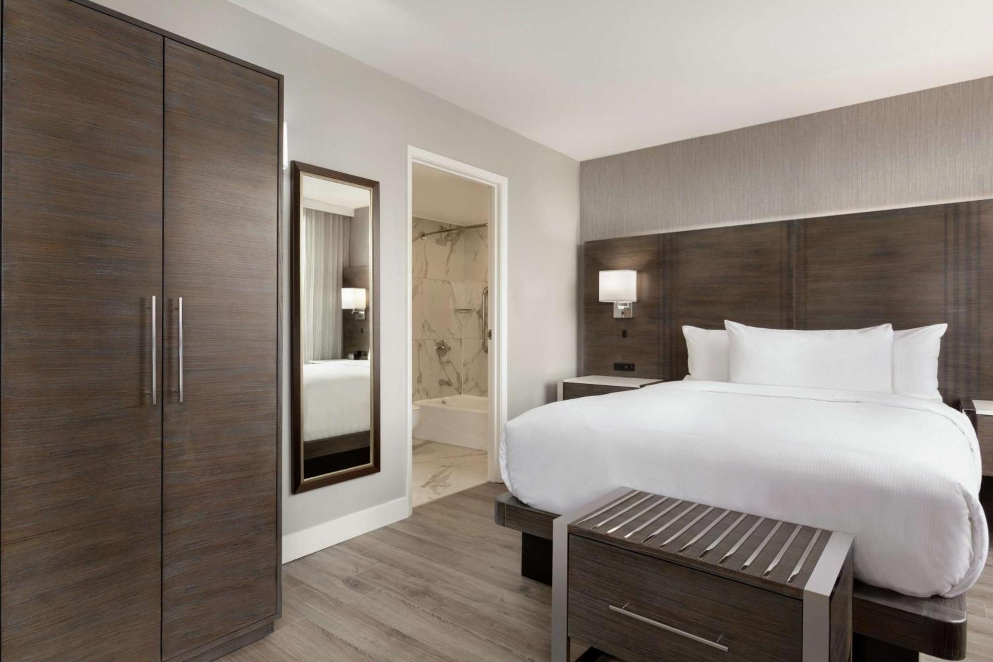 Embassy Suites By Hilton Montreal Airport Pointe-Claire Luaran gambar