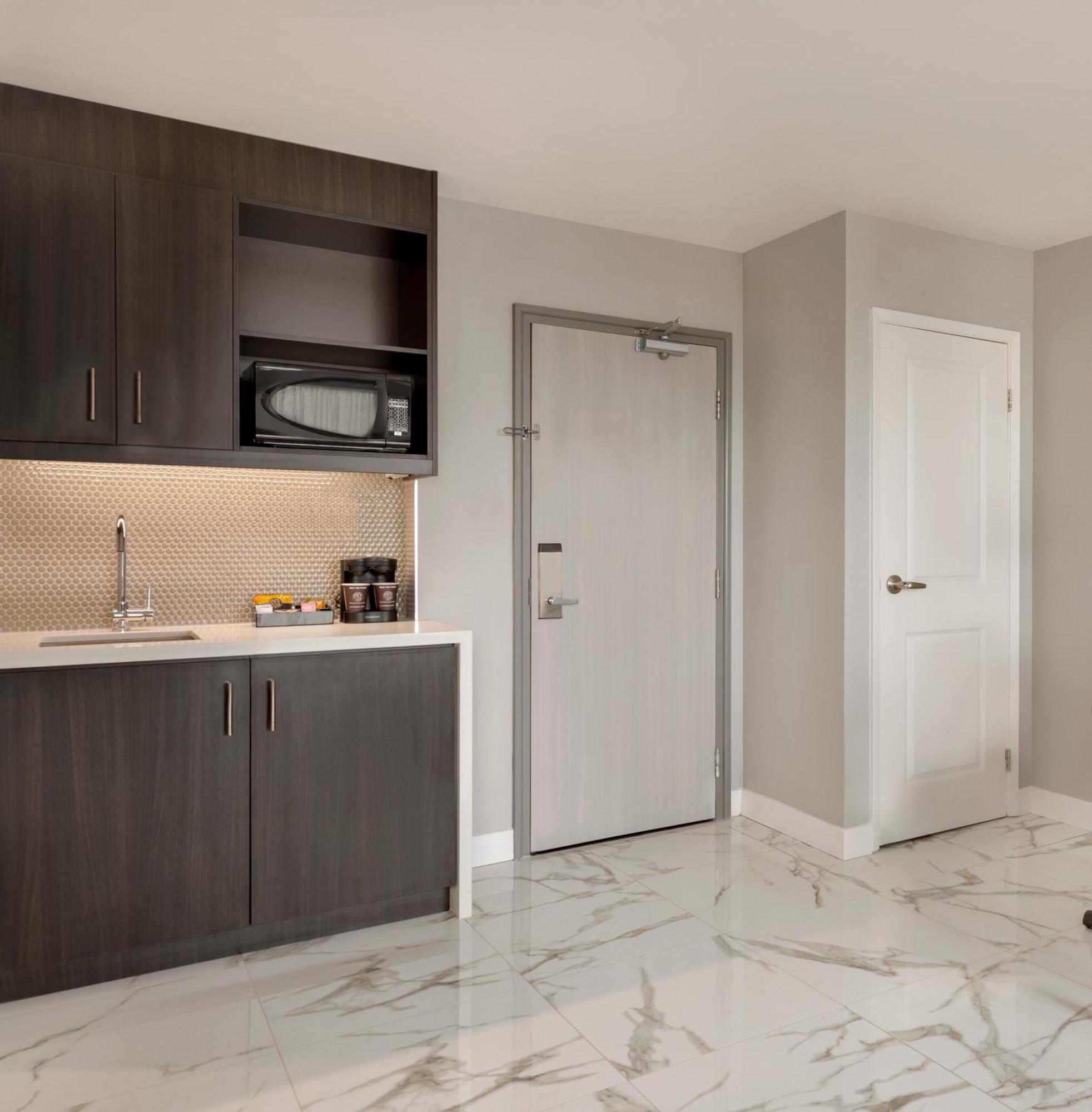 Embassy Suites By Hilton Montreal Airport Pointe-Claire Luaran gambar