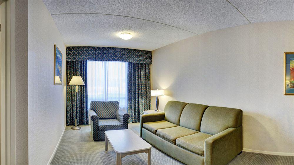 Embassy Suites By Hilton Montreal Airport Pointe-Claire Luaran gambar